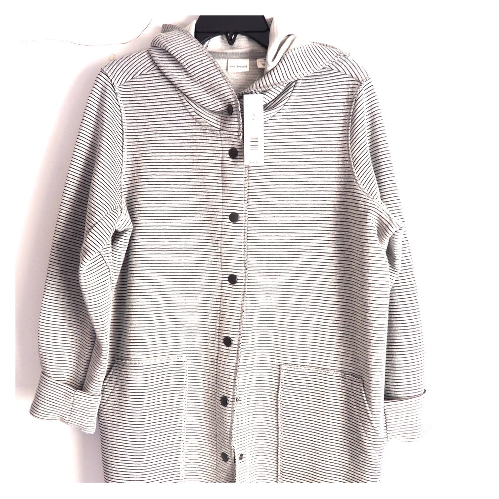 Trendy oversized striped hoodie with snaps